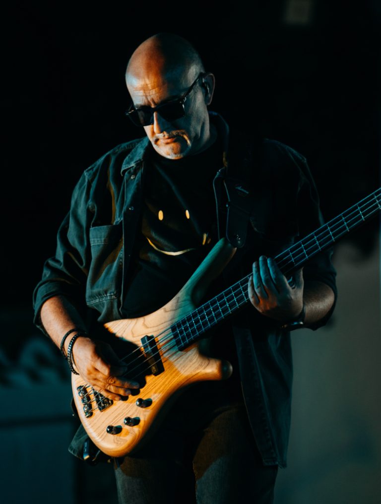 Carlos Quintanar - Bajo